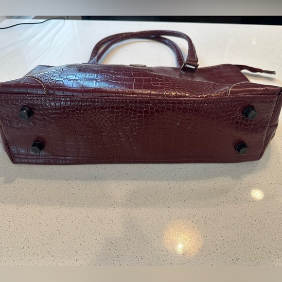 Gloria Vanderbilt Red/Burgandy Croc Patterned Shoulder Bag/Tote - Picture 6 of 13